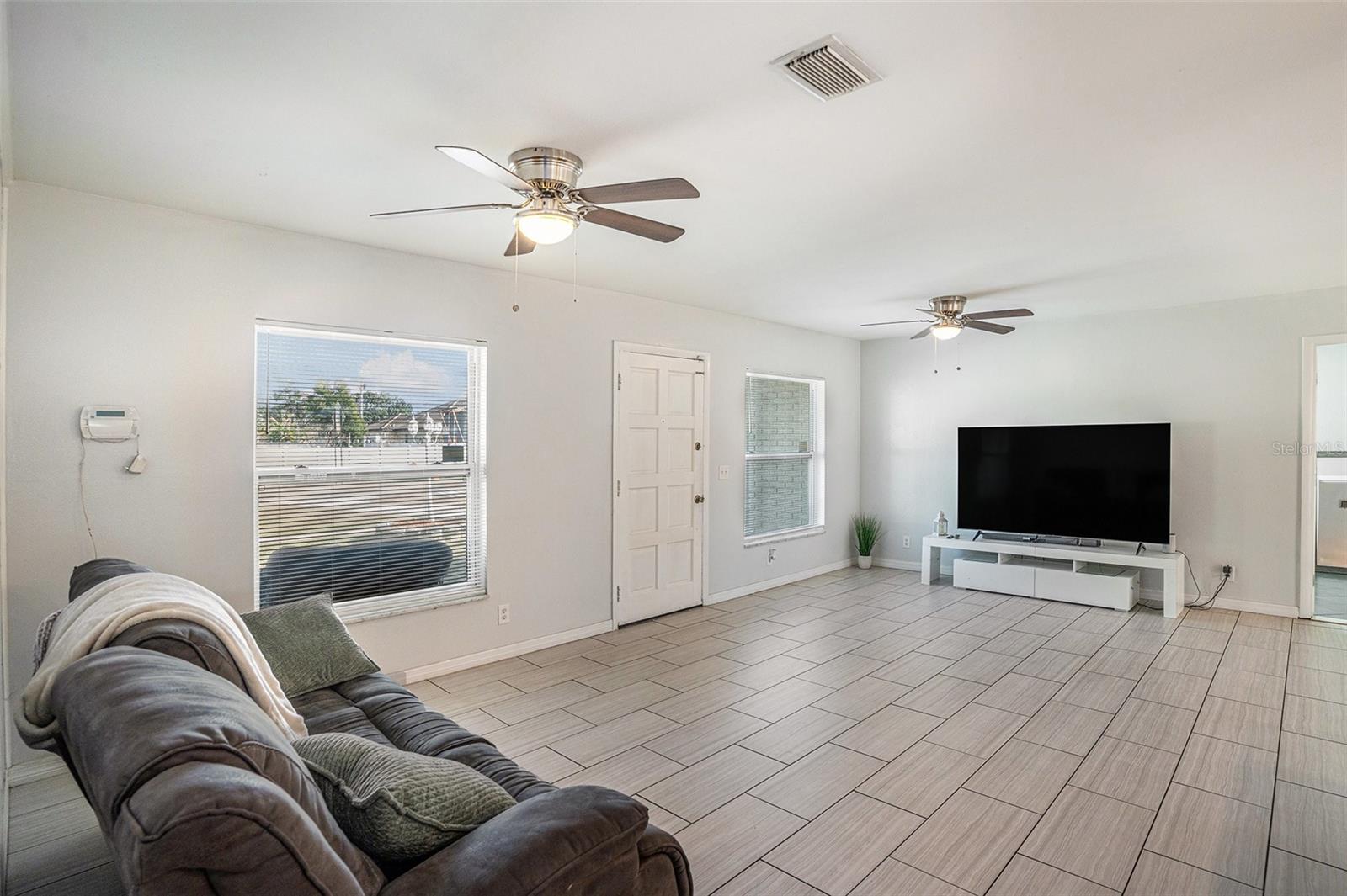 Greatroon - 3515 S Kings Avenue, Brandon FL 33511