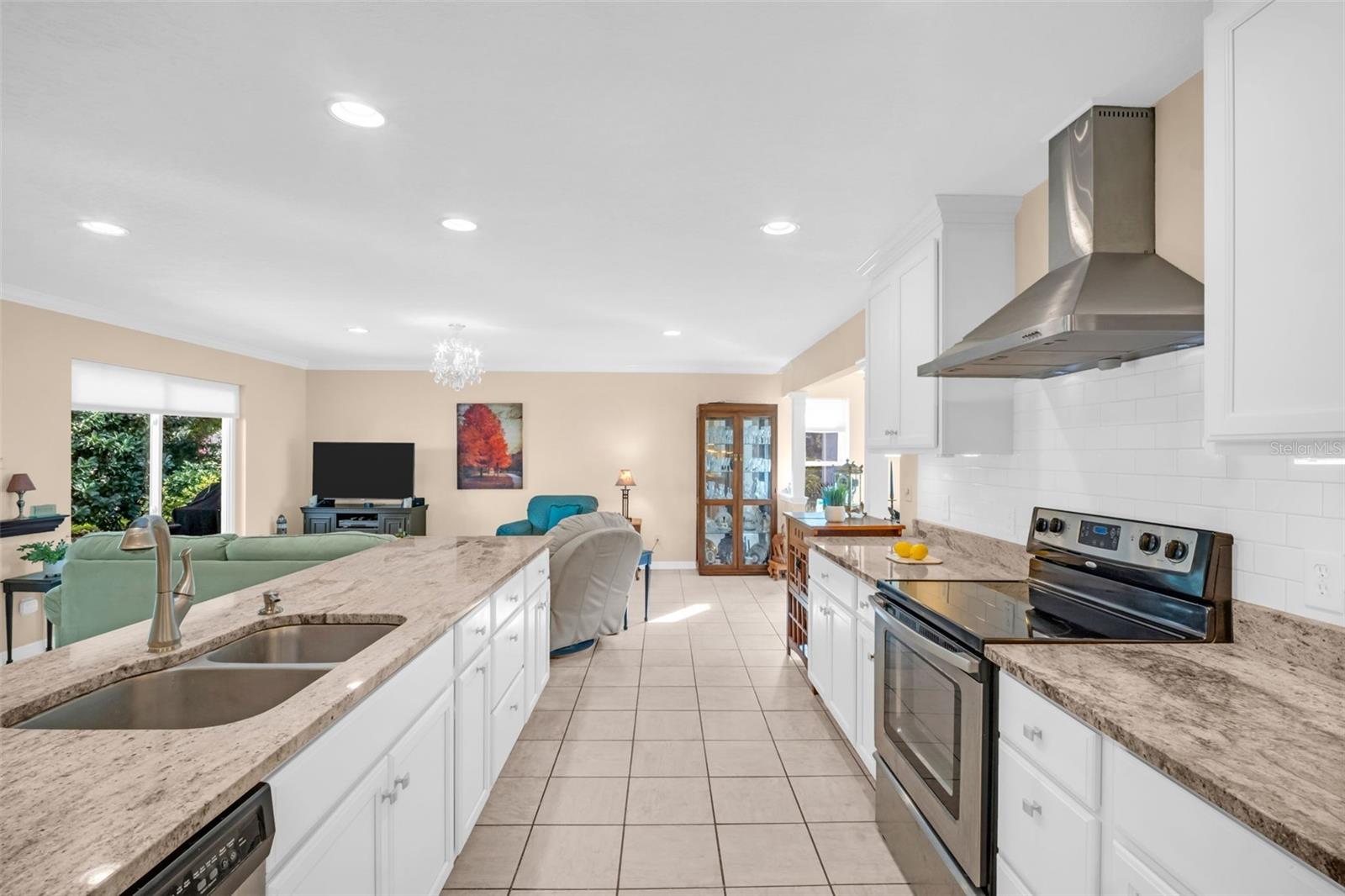 Stunning high end granite countertops & solid wood cabinetry~