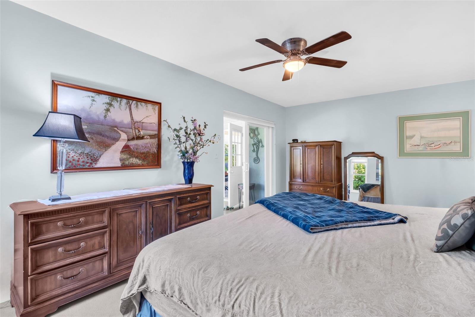 Large enough for a king, plenty of furniture, and still have abundant space~