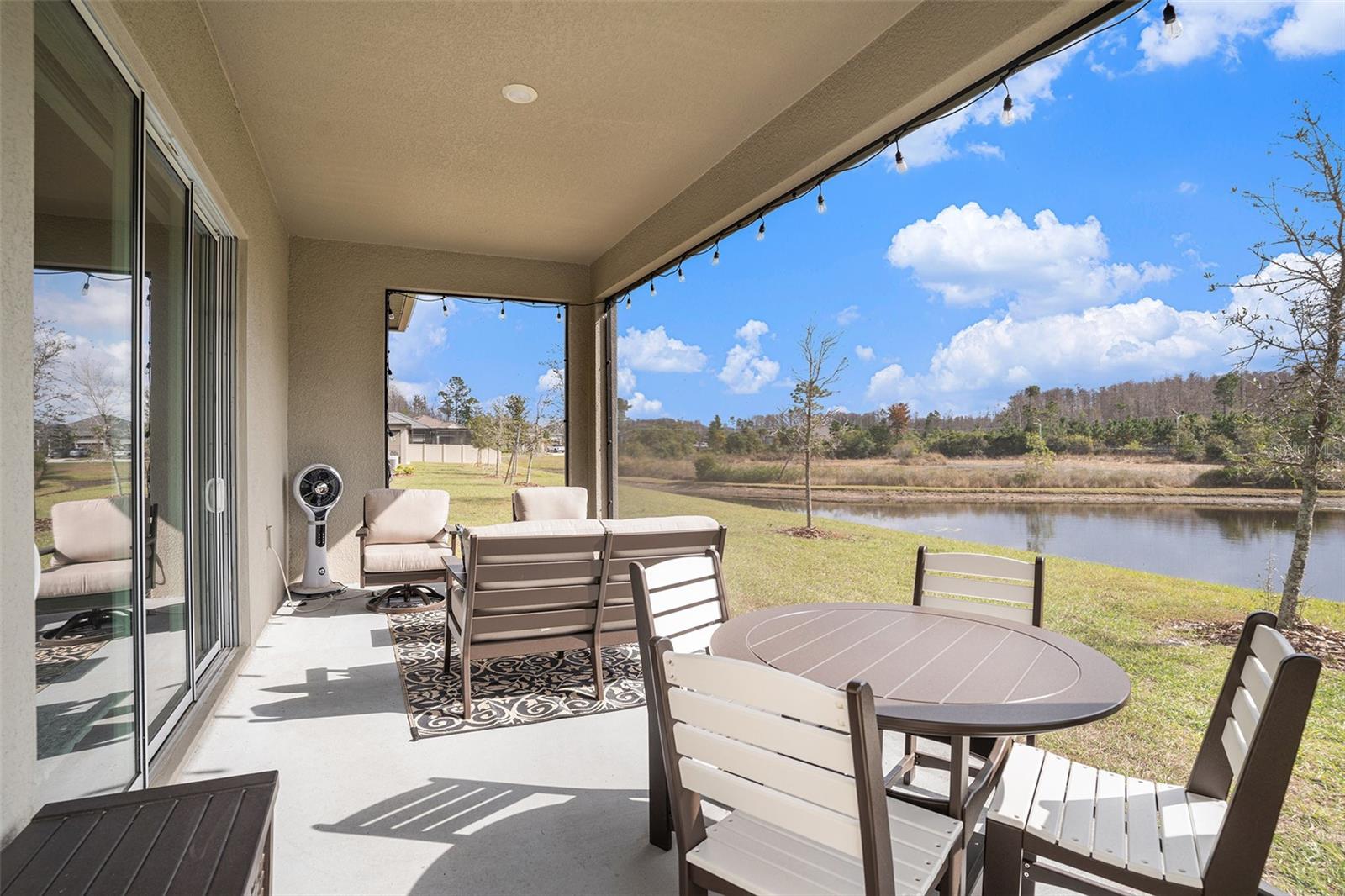 Lanai with Panoramic View Screen