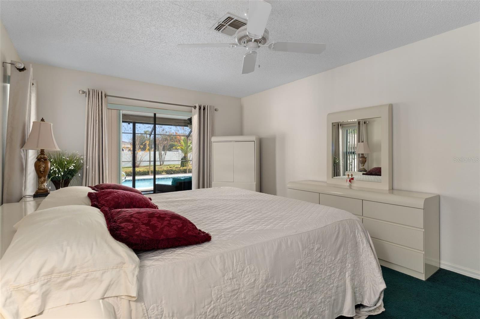 With the blinds closed, this room is dark & cozy for day sleepers!