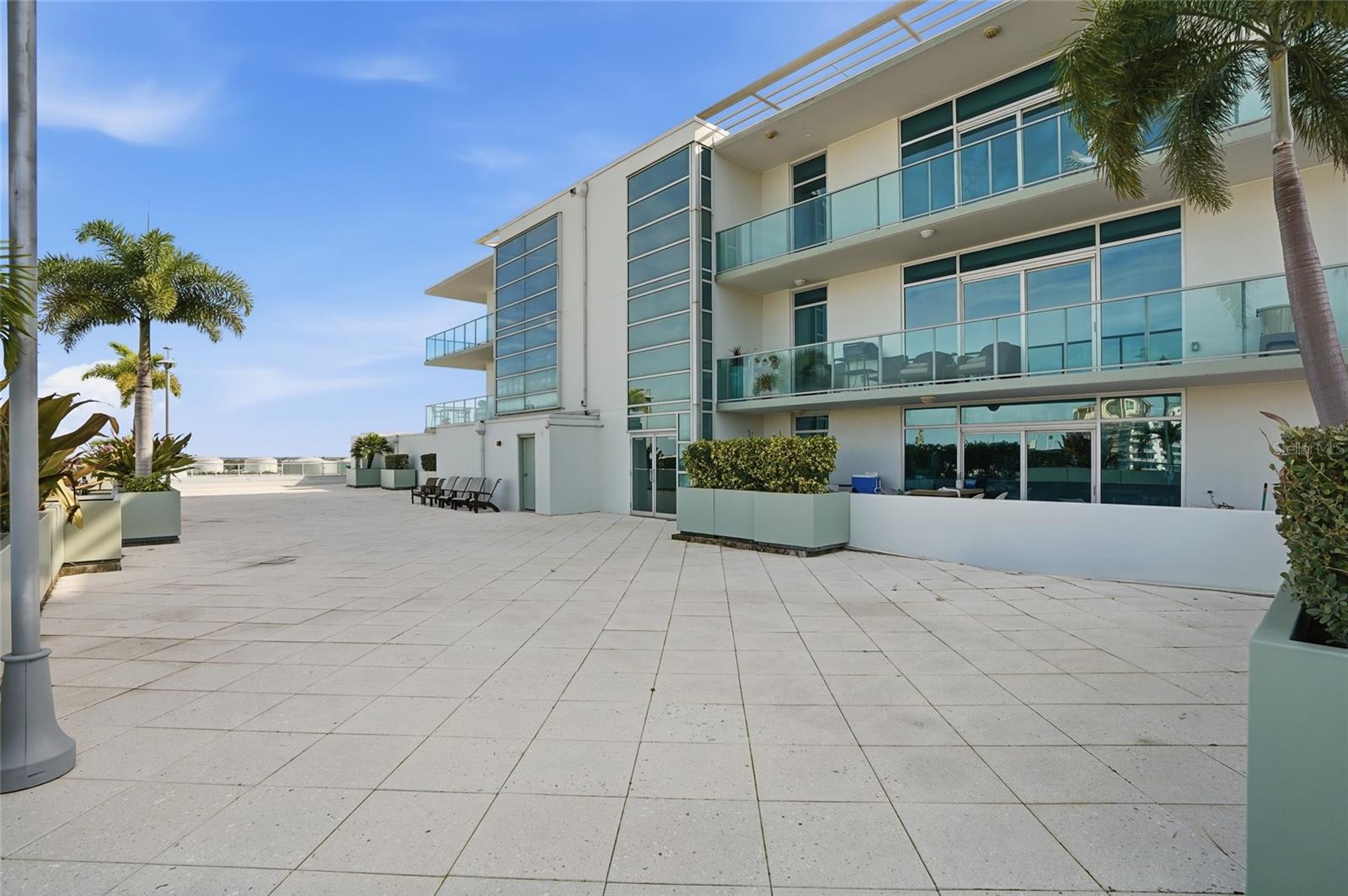 Rooftop Deck Building 1 - 6th Floor