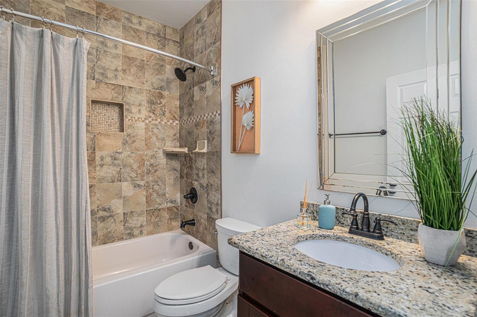 Bathroom 2 with shower/ bathtub combo