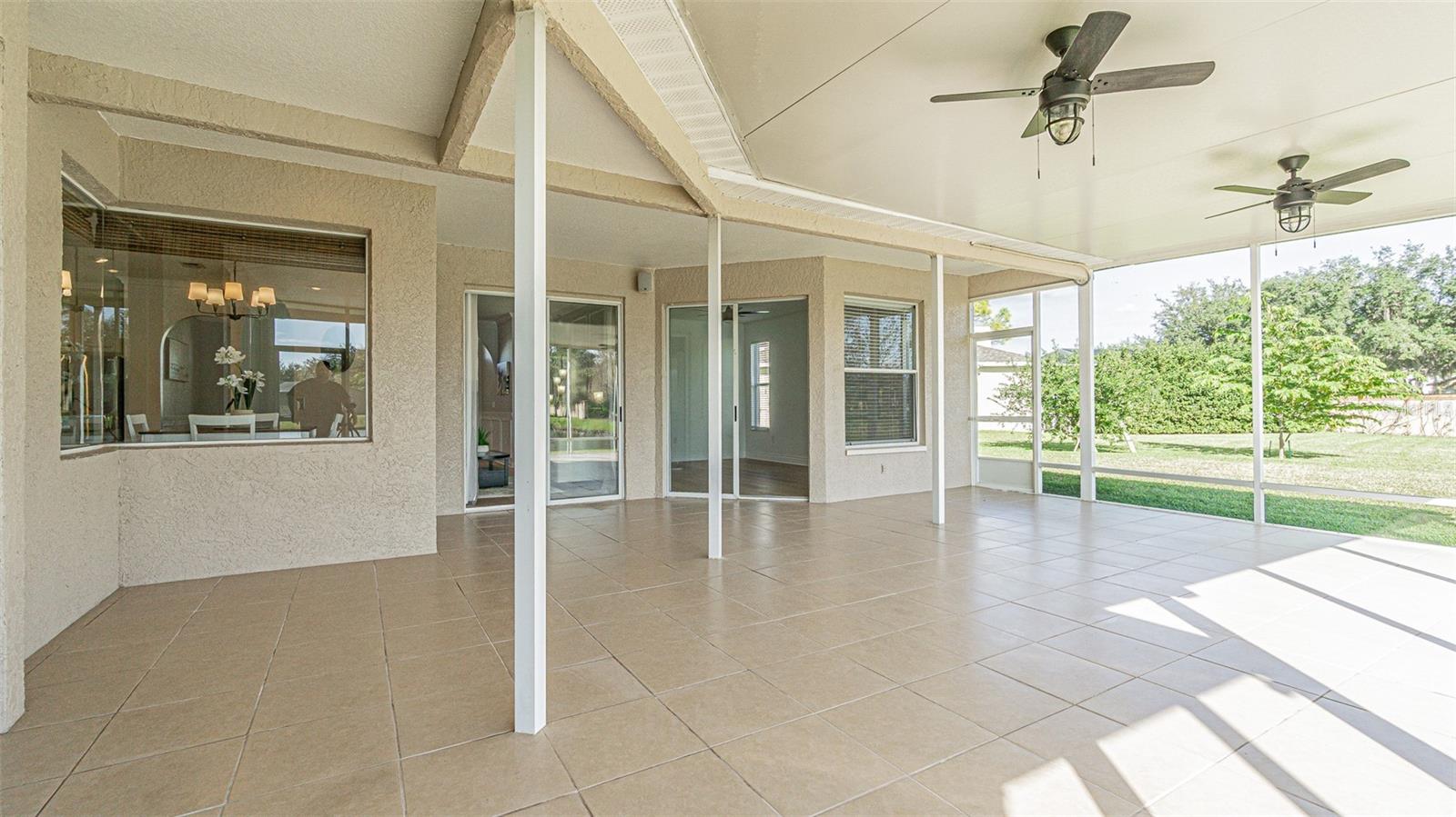 Entertaining on Lanai extends your space!