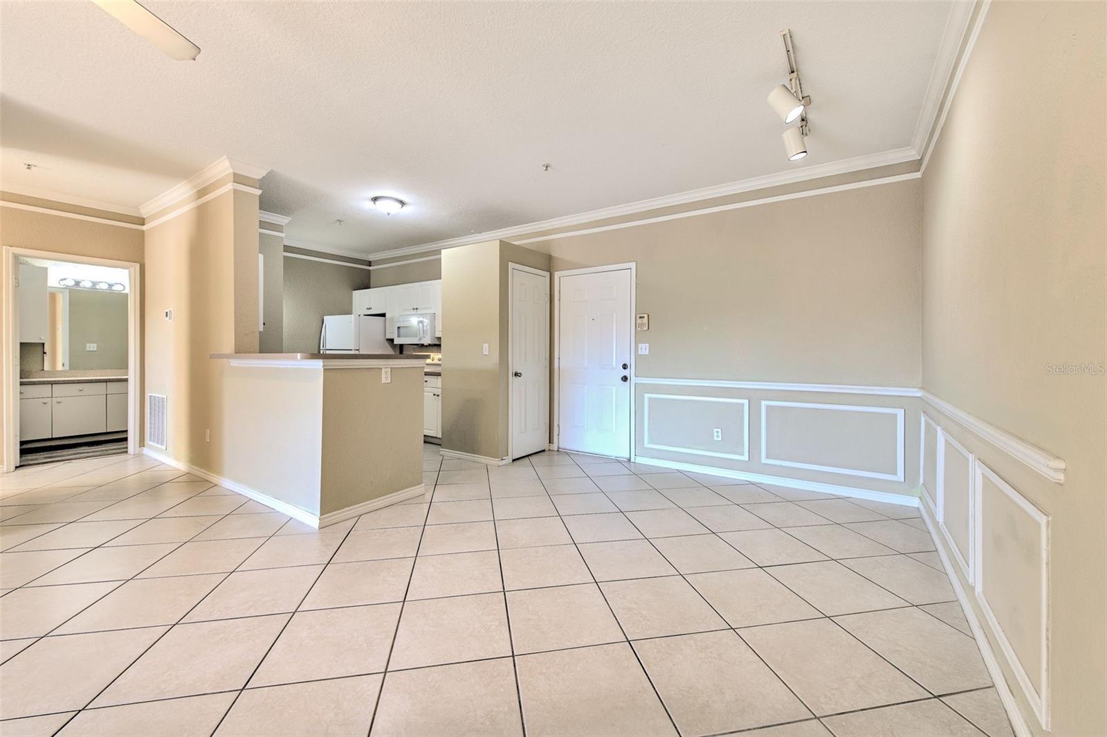 kitchen with breakfast bar