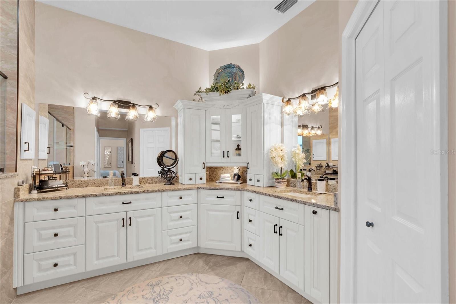 Primary En Suite Bath