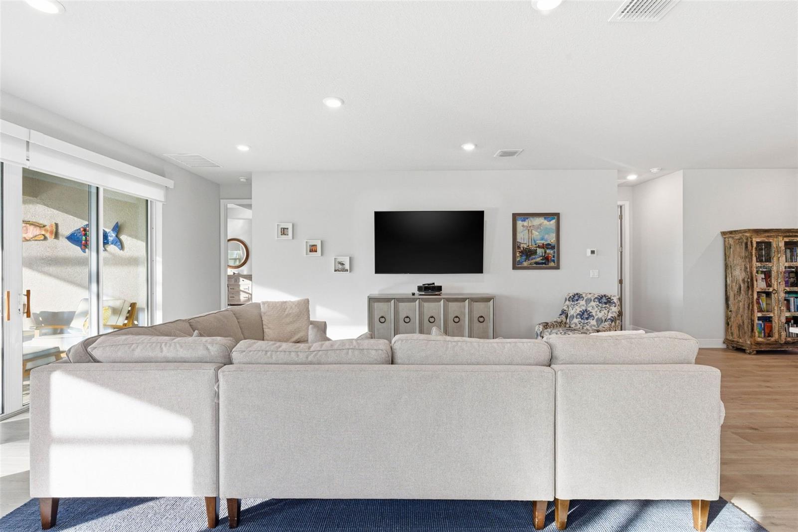 Living Room-Entry To Primary