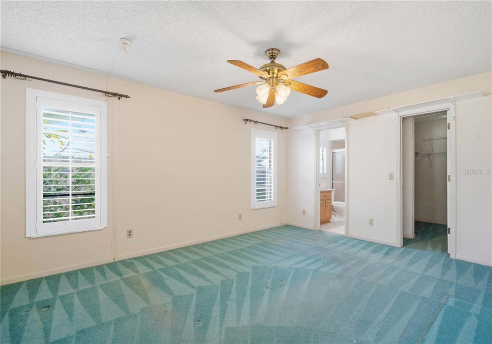 SPACEIOUS MASTER IN SPLIT PLAN