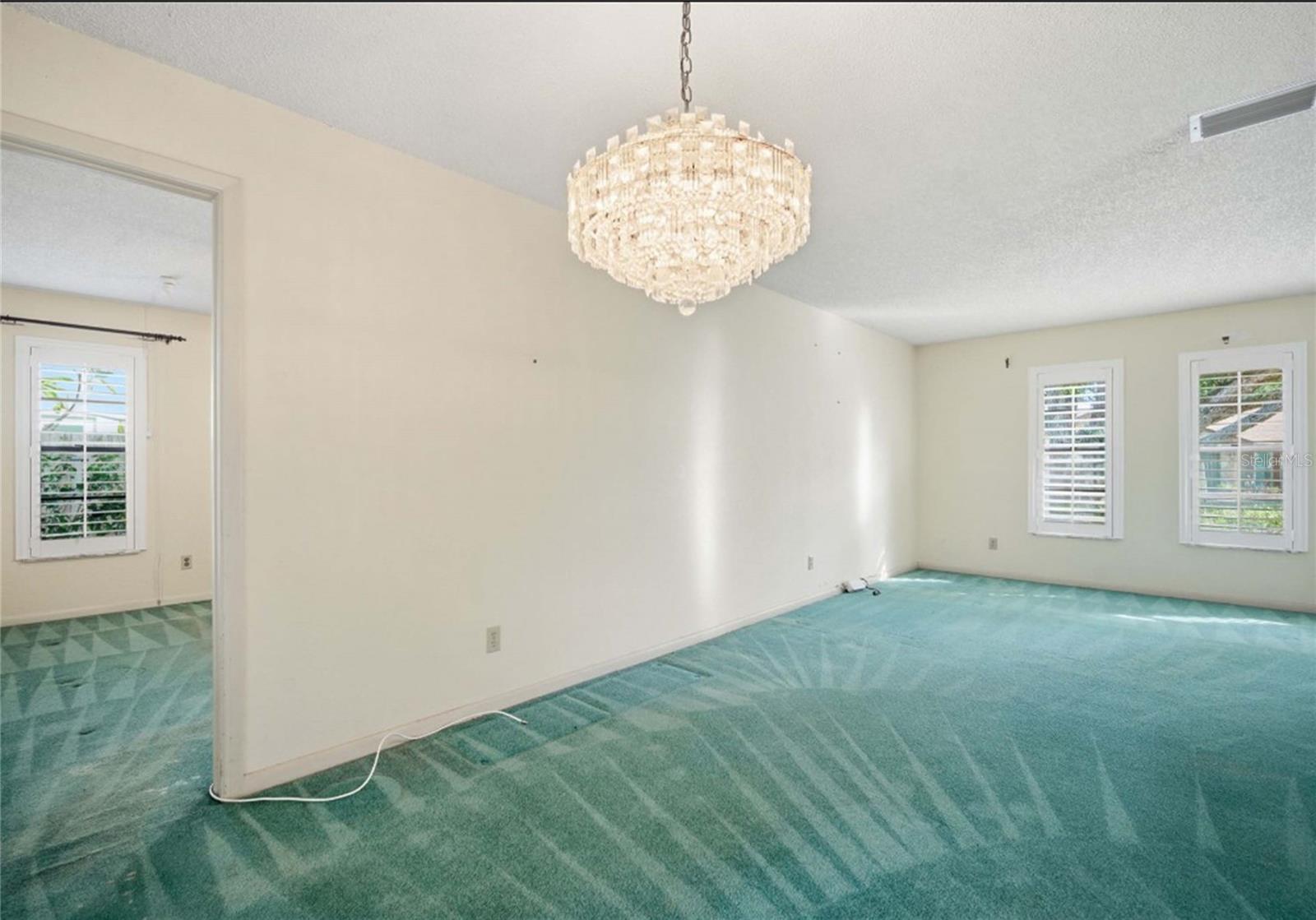 LARG SEPARATE LIV. AND DIN ROOMS