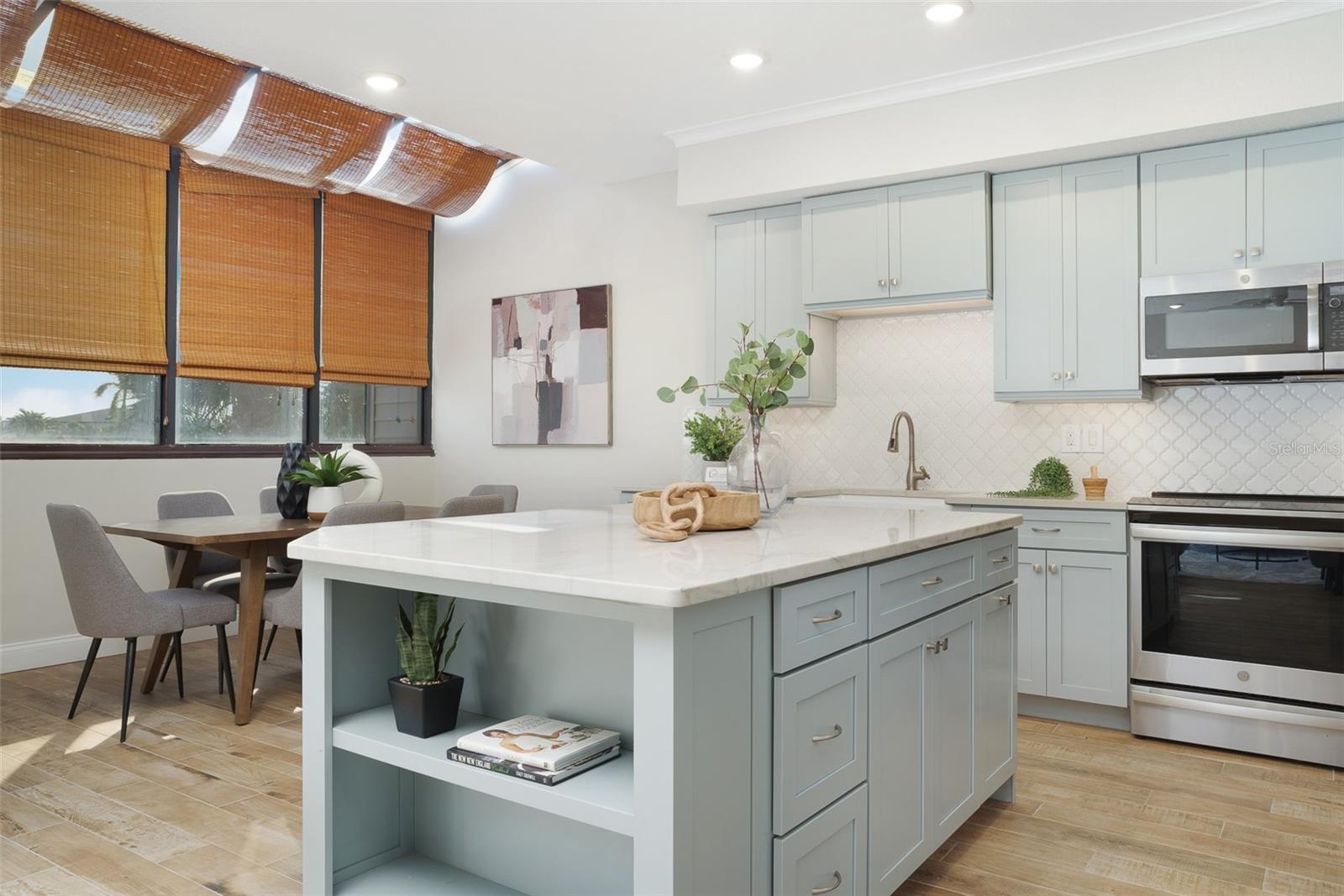 Island with Hardwood Cabinets and SoftClose Cabniets