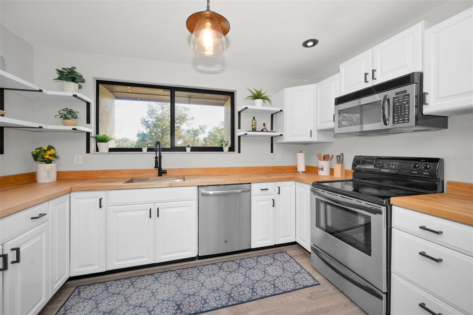 Light & Bright Kitchen