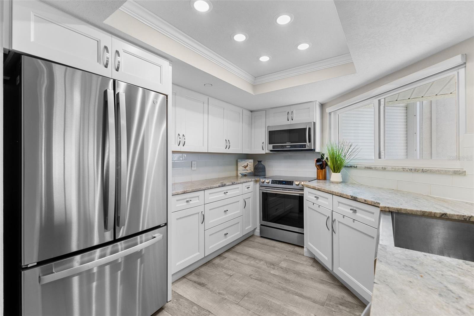 UPDATED KITCHEN WITH GRANITE COUNTER TOPS AND STAINLESS STELL APPLIANCES