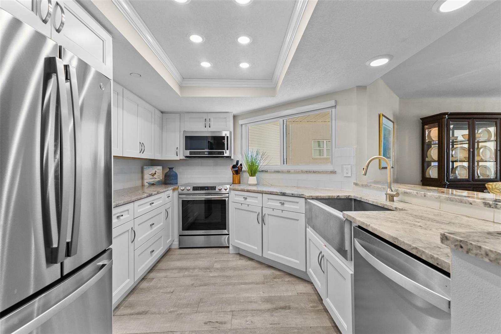 UPDATED KITCHEN WITH GRANITE COUNTER TOPS AND STAINLESS STELL APPLIANCES