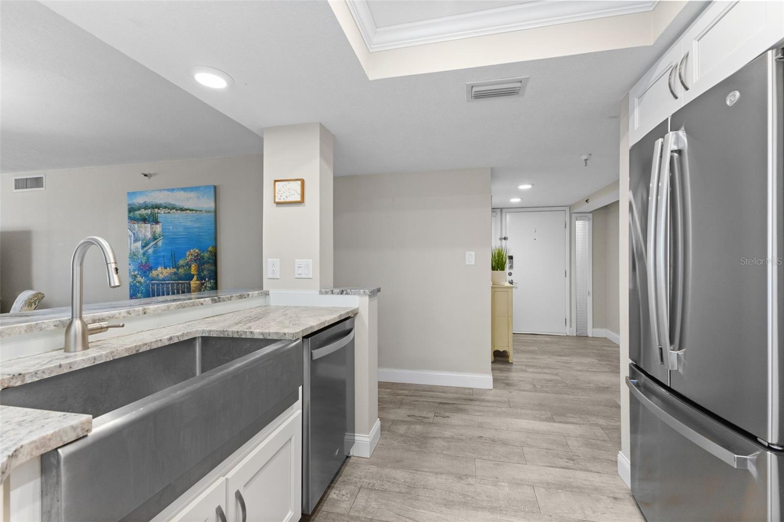 UPDATED KITCHEN WITH GRANITE COUNTER TOPS AND STAINLESS STELL APPLIANCES