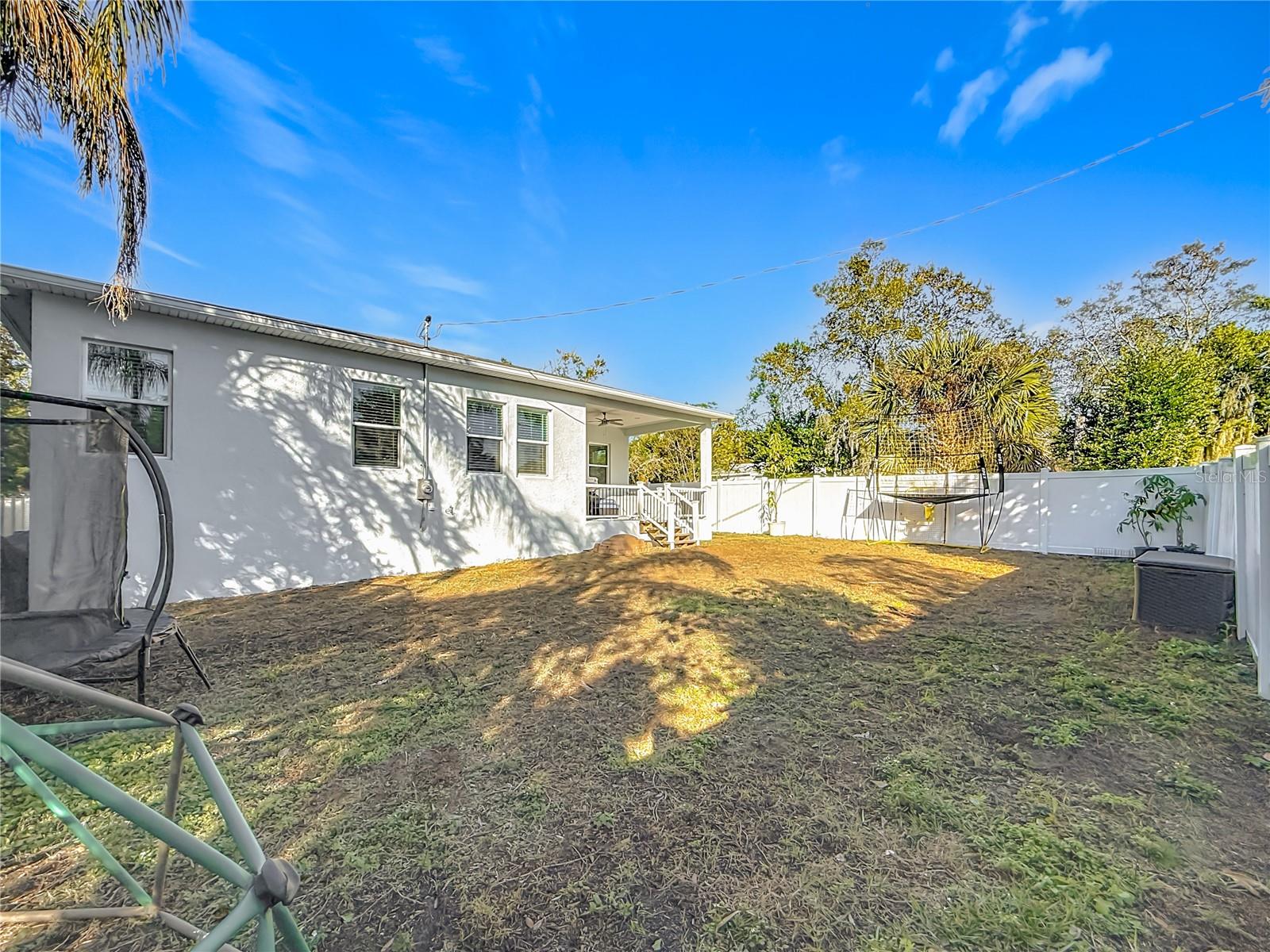 Large yard with plenty of space to put in a pool