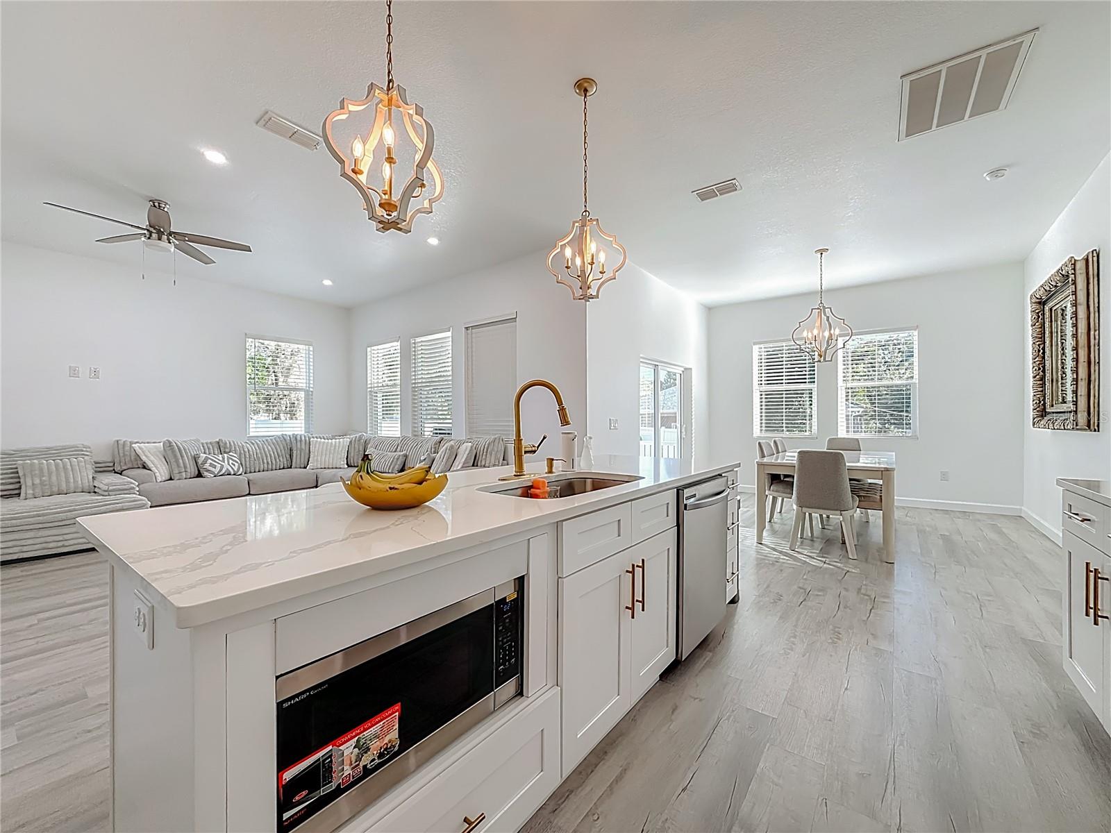 Stunning kitchen-family room-dining combo
