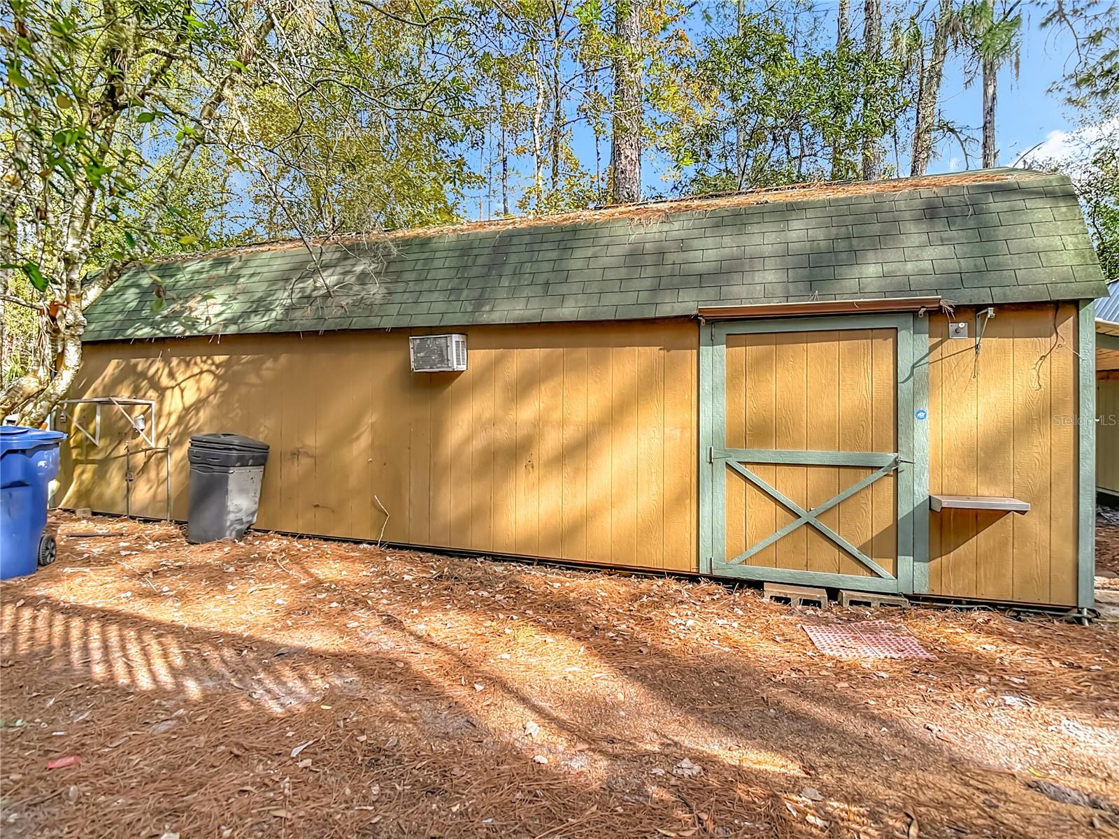 Large Workshop with Electricity and Window Unit A/C