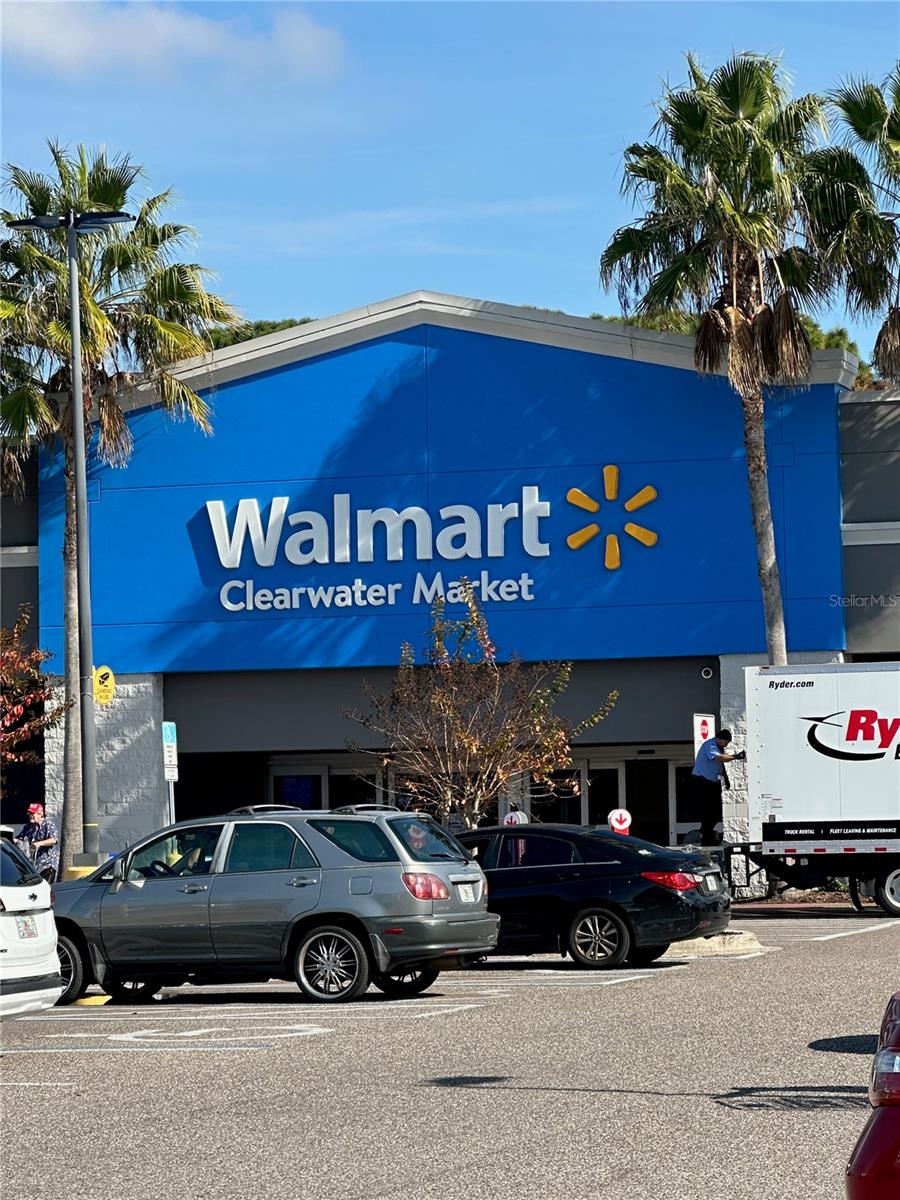 Neighborhood Walmartin walking distance