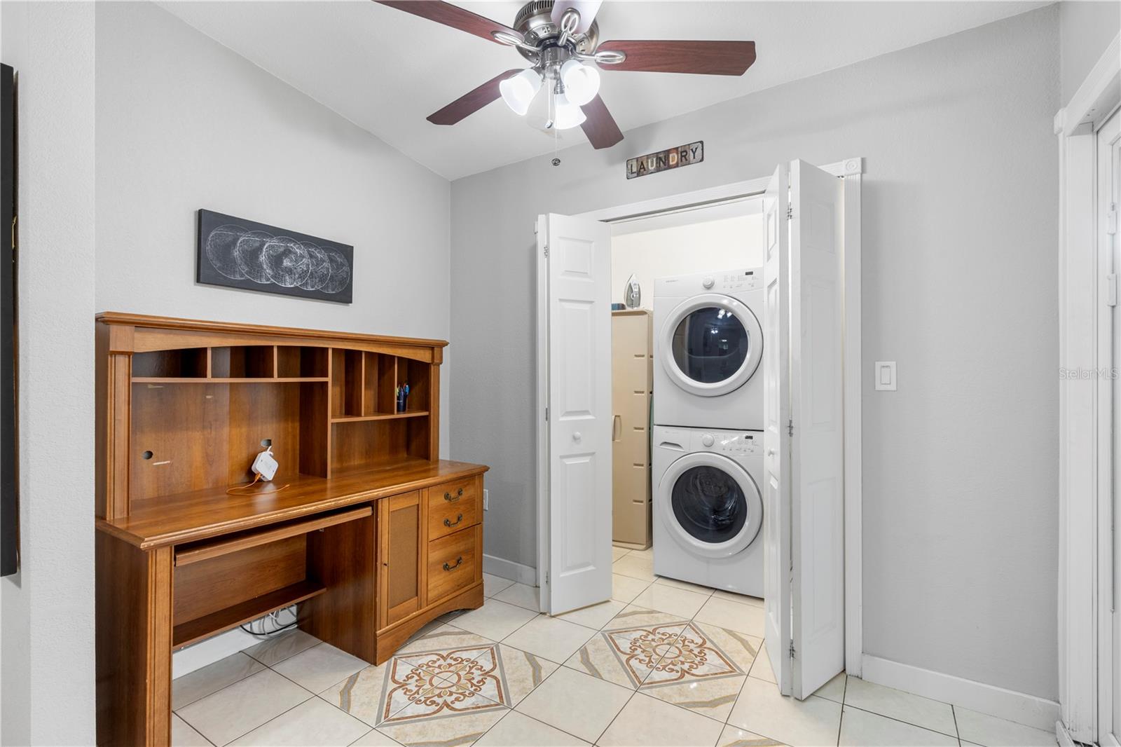 Washer and Dryer stay!