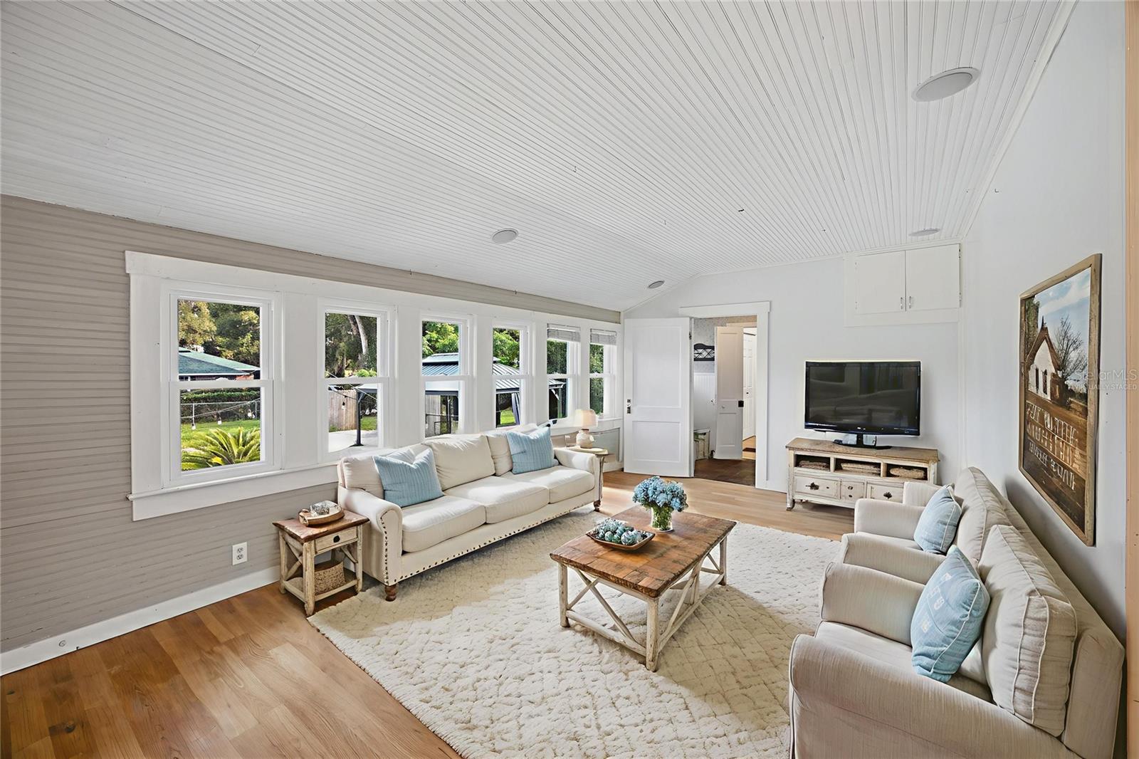 This photo has been Virtually Staged.