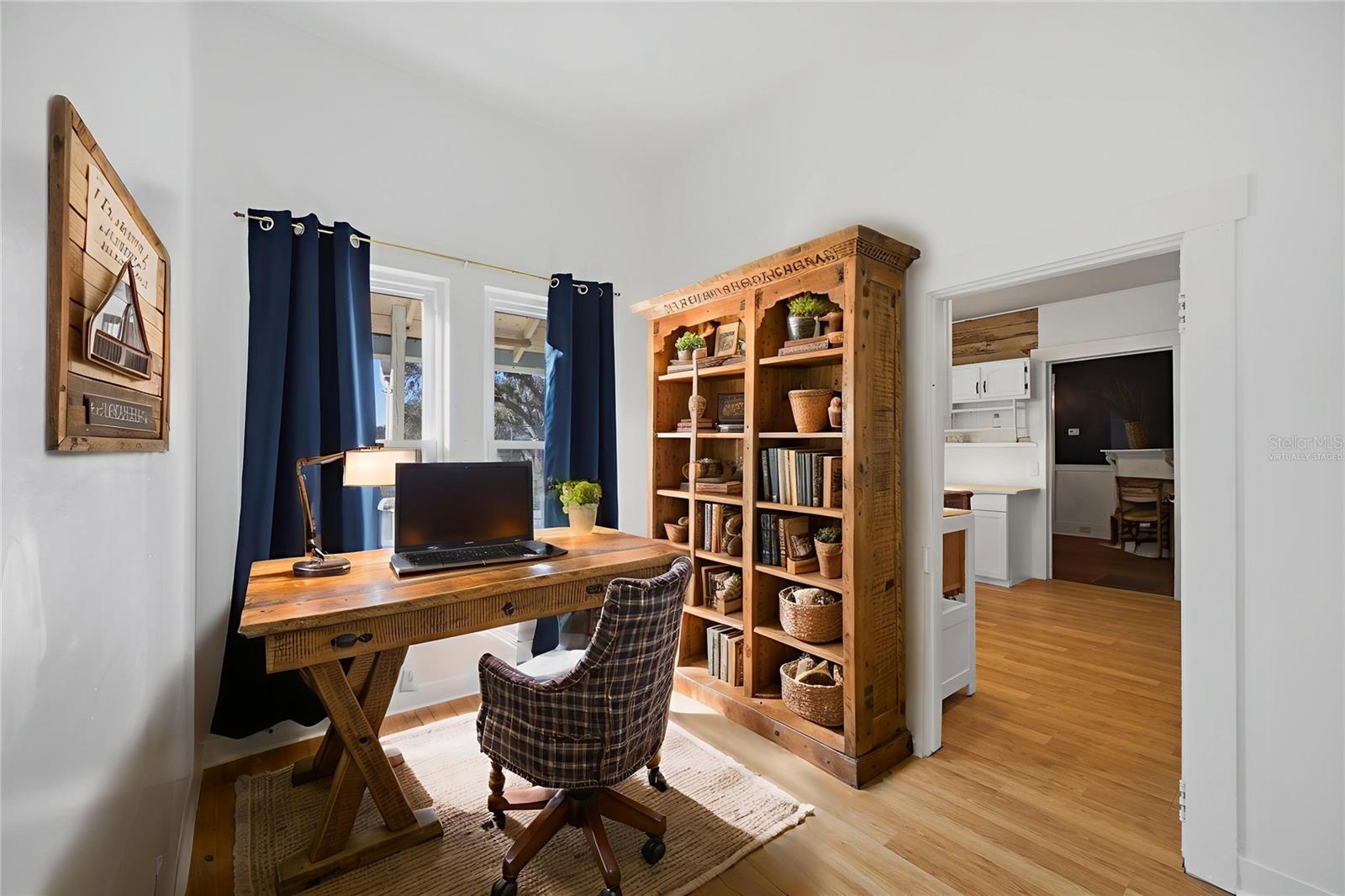 This photo has been Virtually Staged.