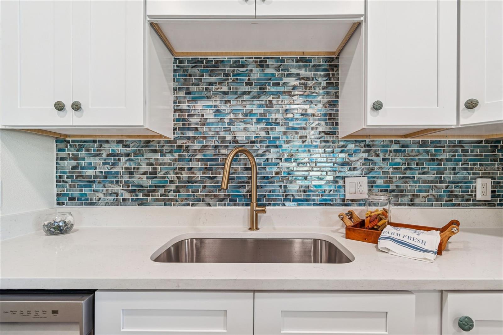 Coastal backsplash