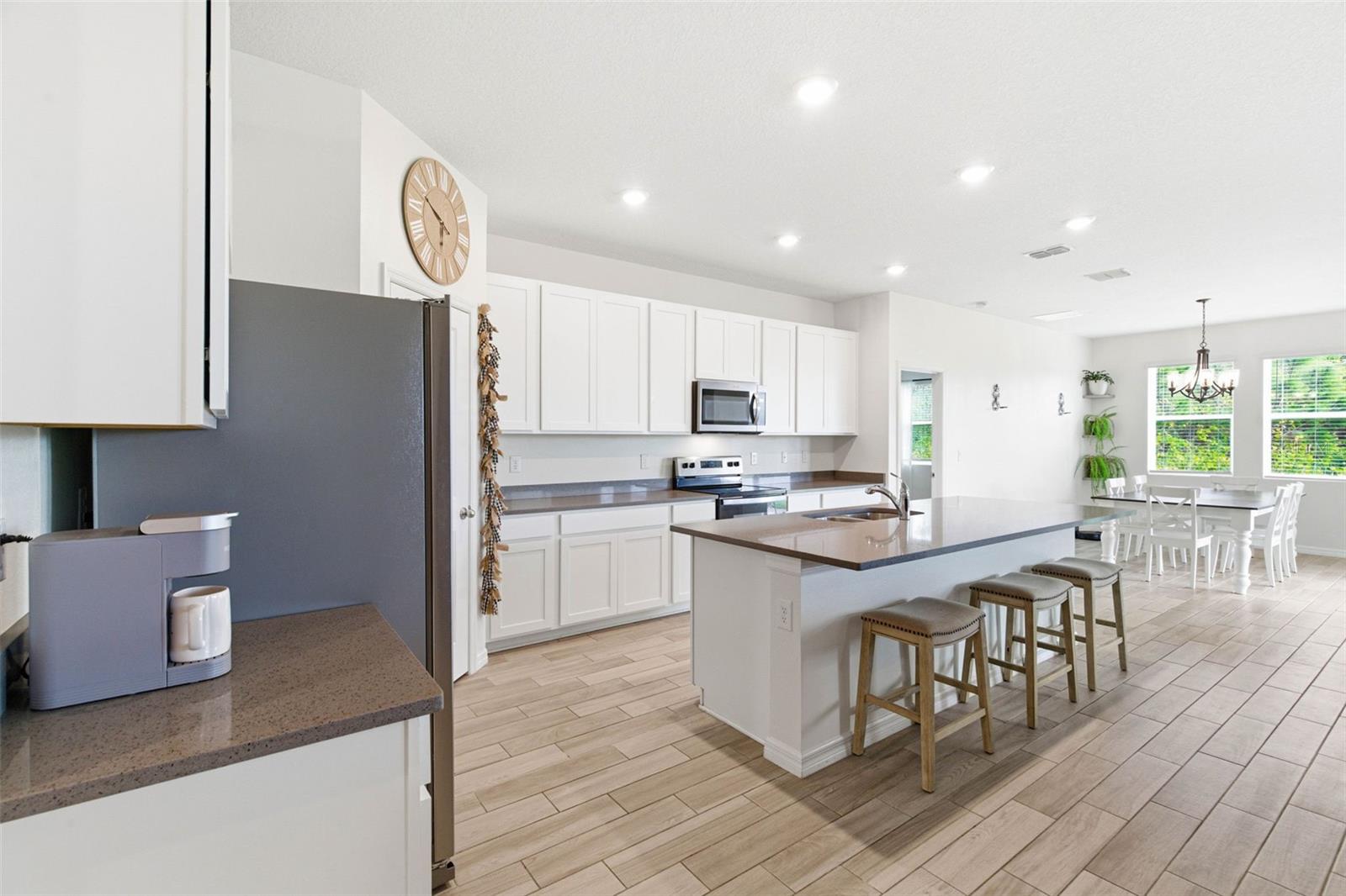 Kitchen offers a Walk in Pantry