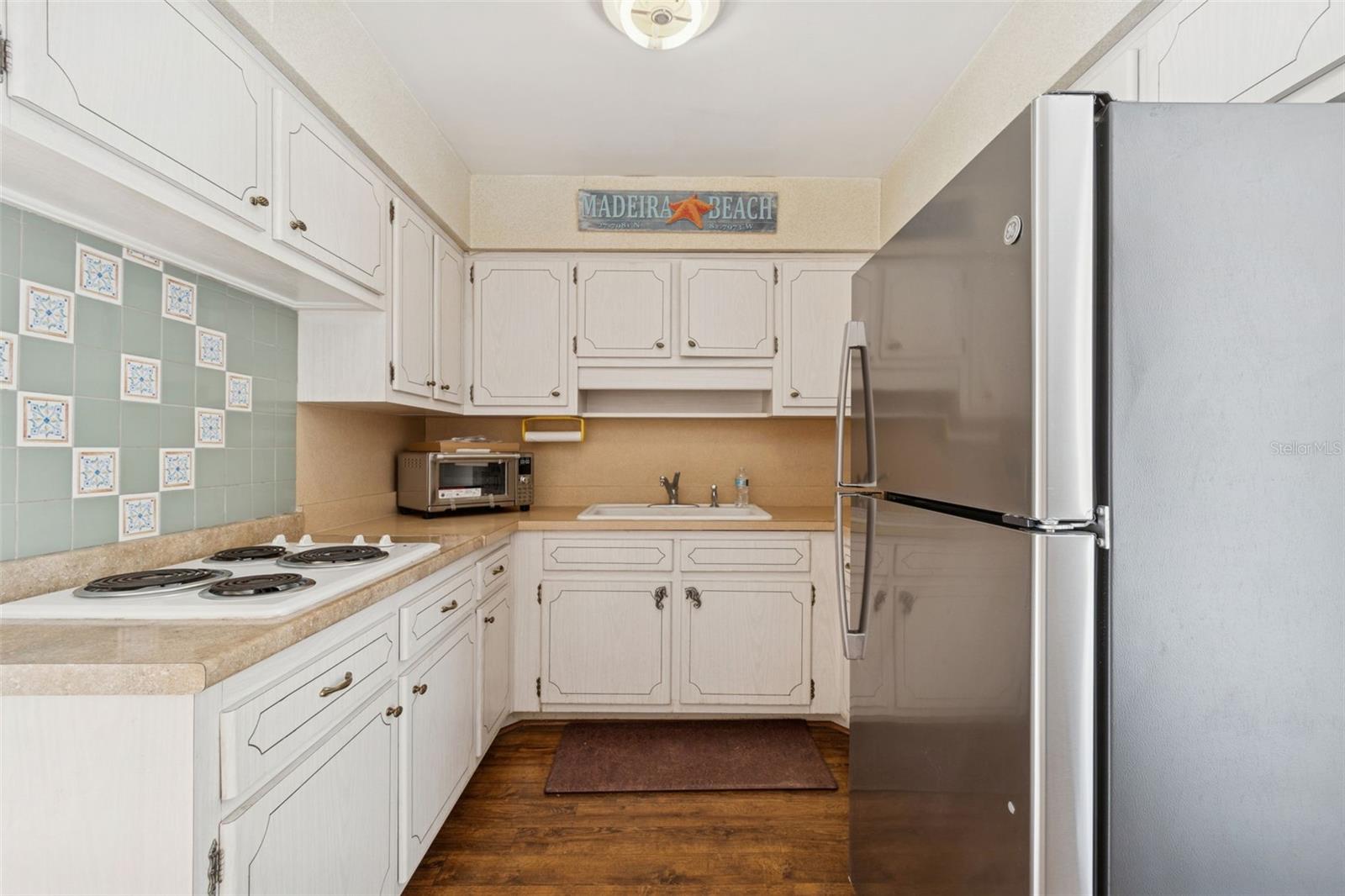 Kitchen, Cook Top, Refrigerator