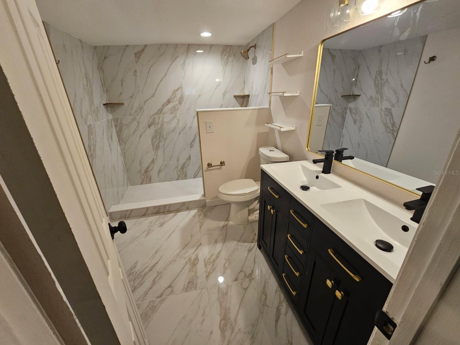 MASTER BATHROOM (BEFORE SHOWER GLASS)