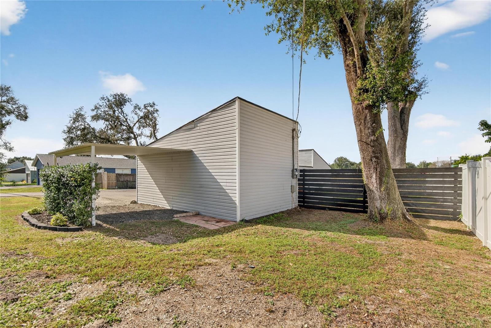 CARPORT/SIDE OF GARAGE