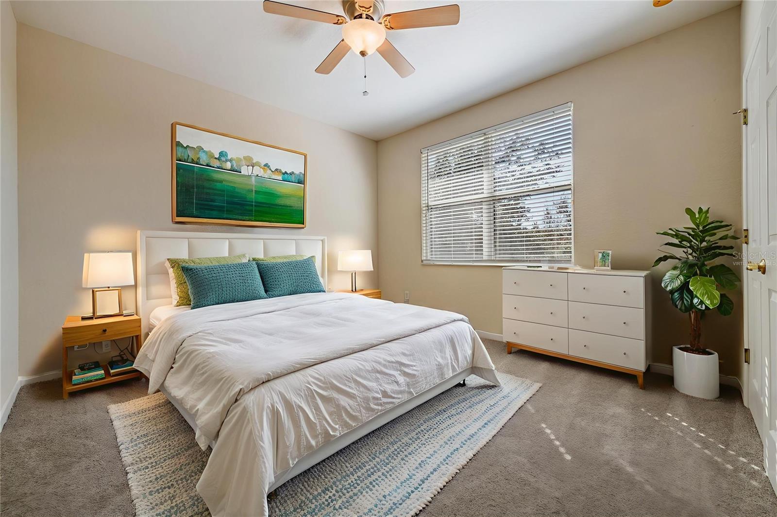 This photo has been Virtually Staged.