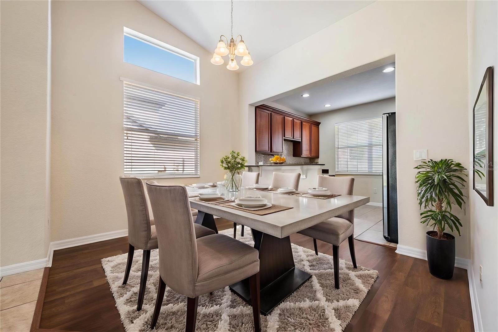 This photo has been Virtually Staged.