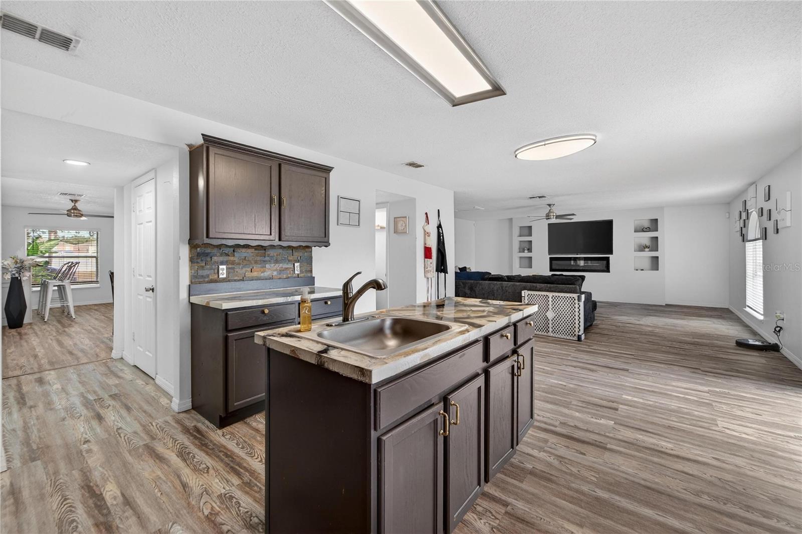 Kitchen Island/Living Room