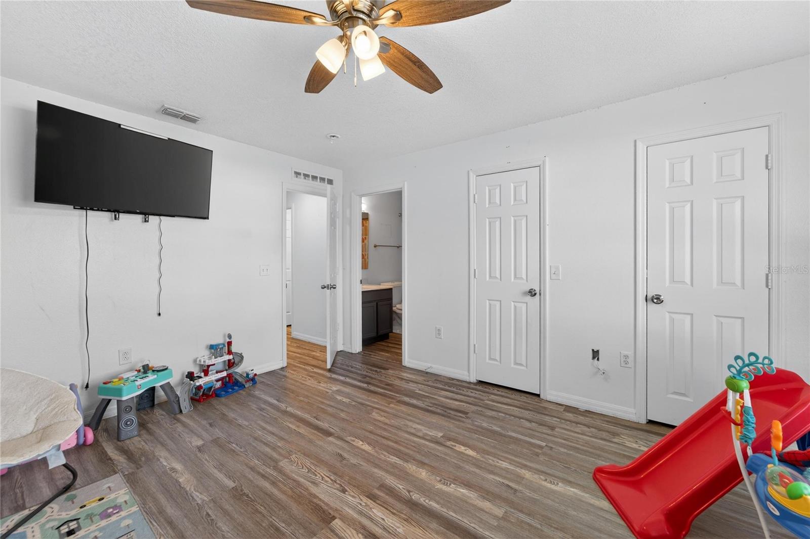 Bedroom2 with en suite