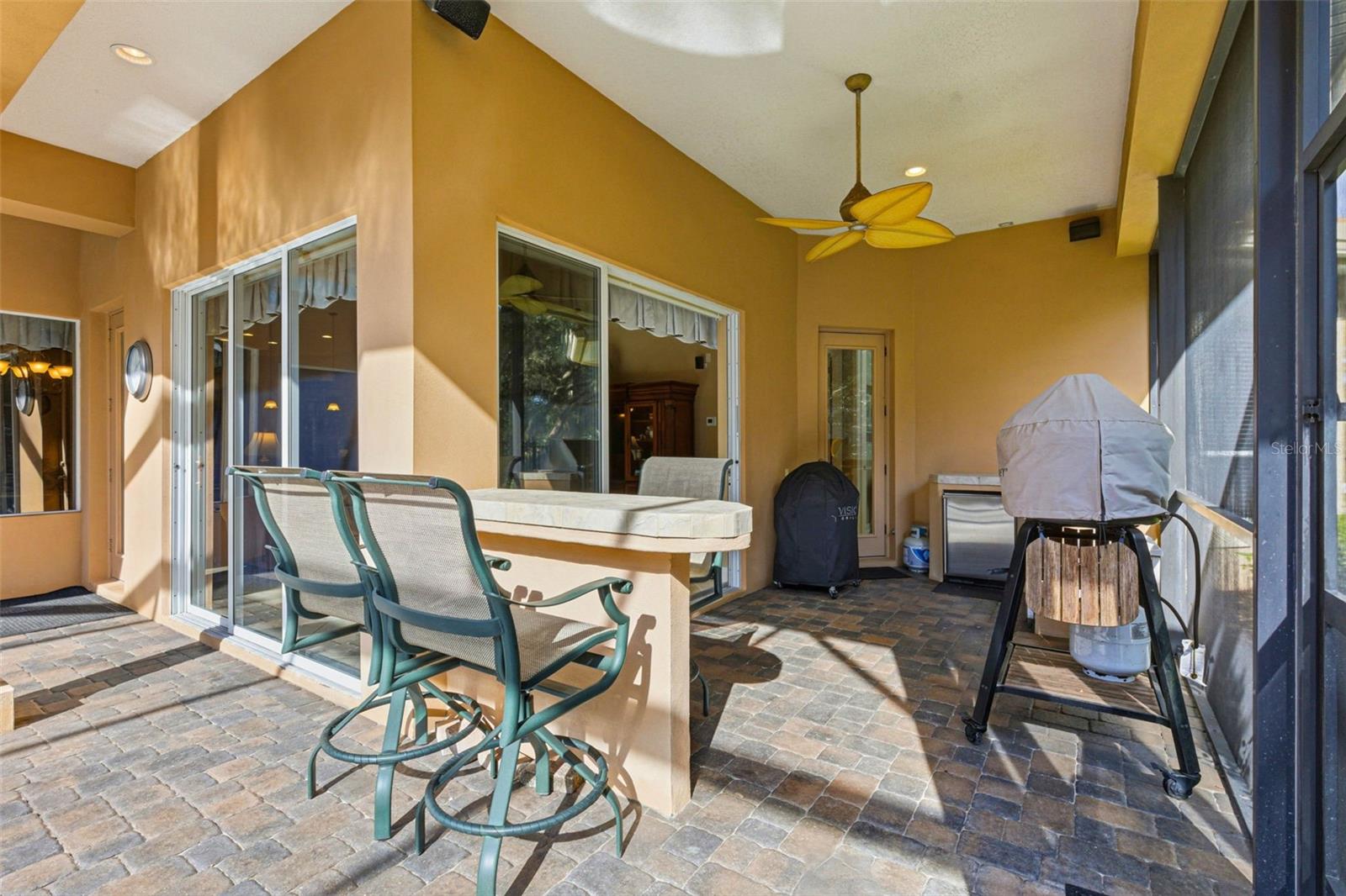 Outdoor kitchen and bar