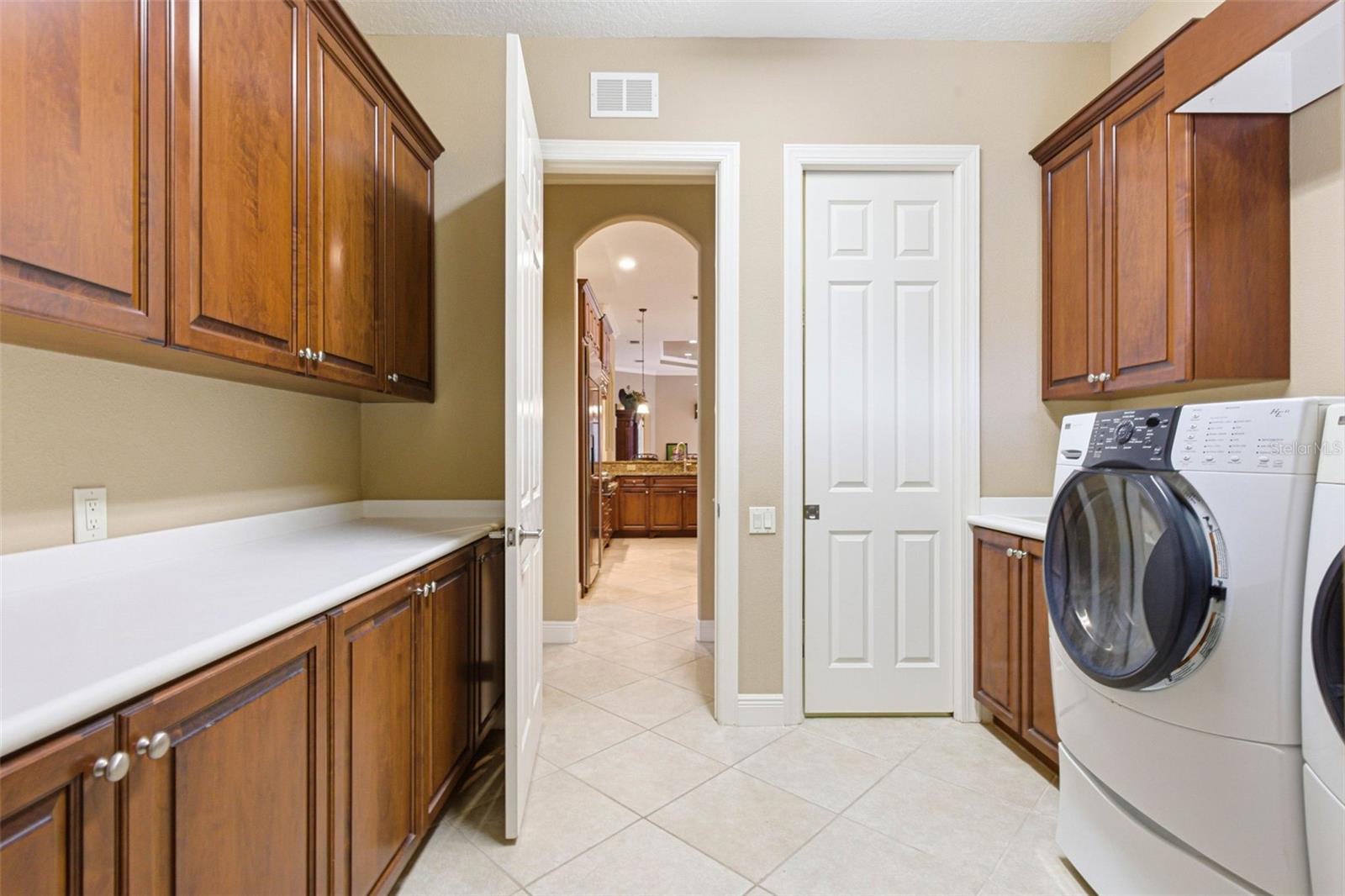 Lots of folding space - washer/dryer included