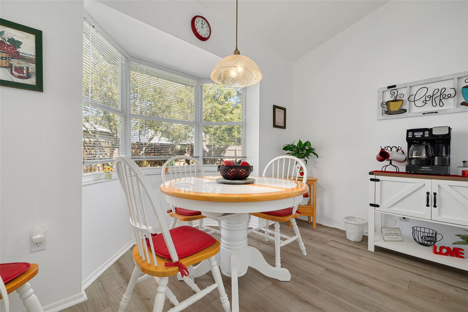 Dinette/Breakfast Nook iby Kitchen