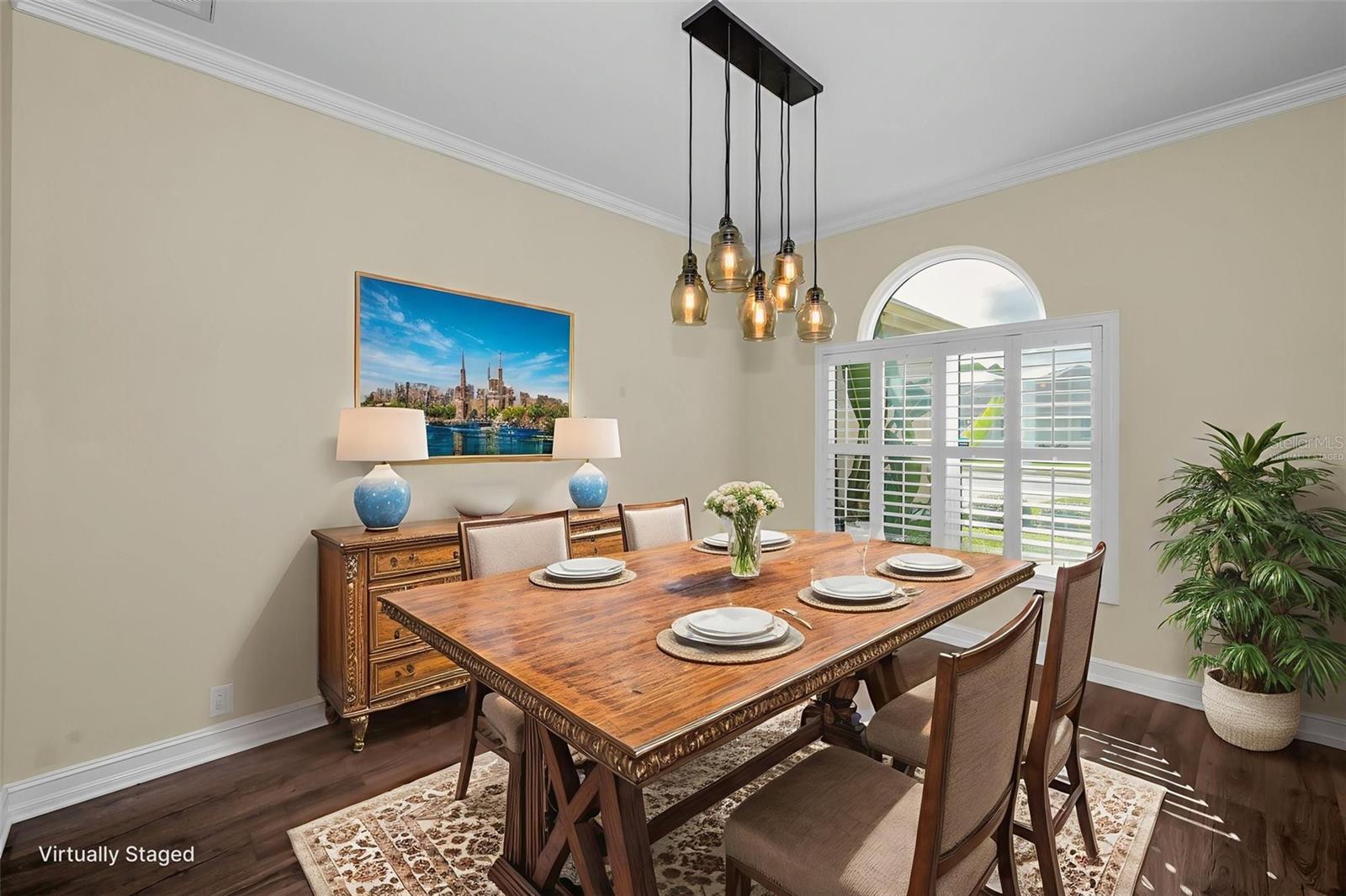 Dining (virtually staged)