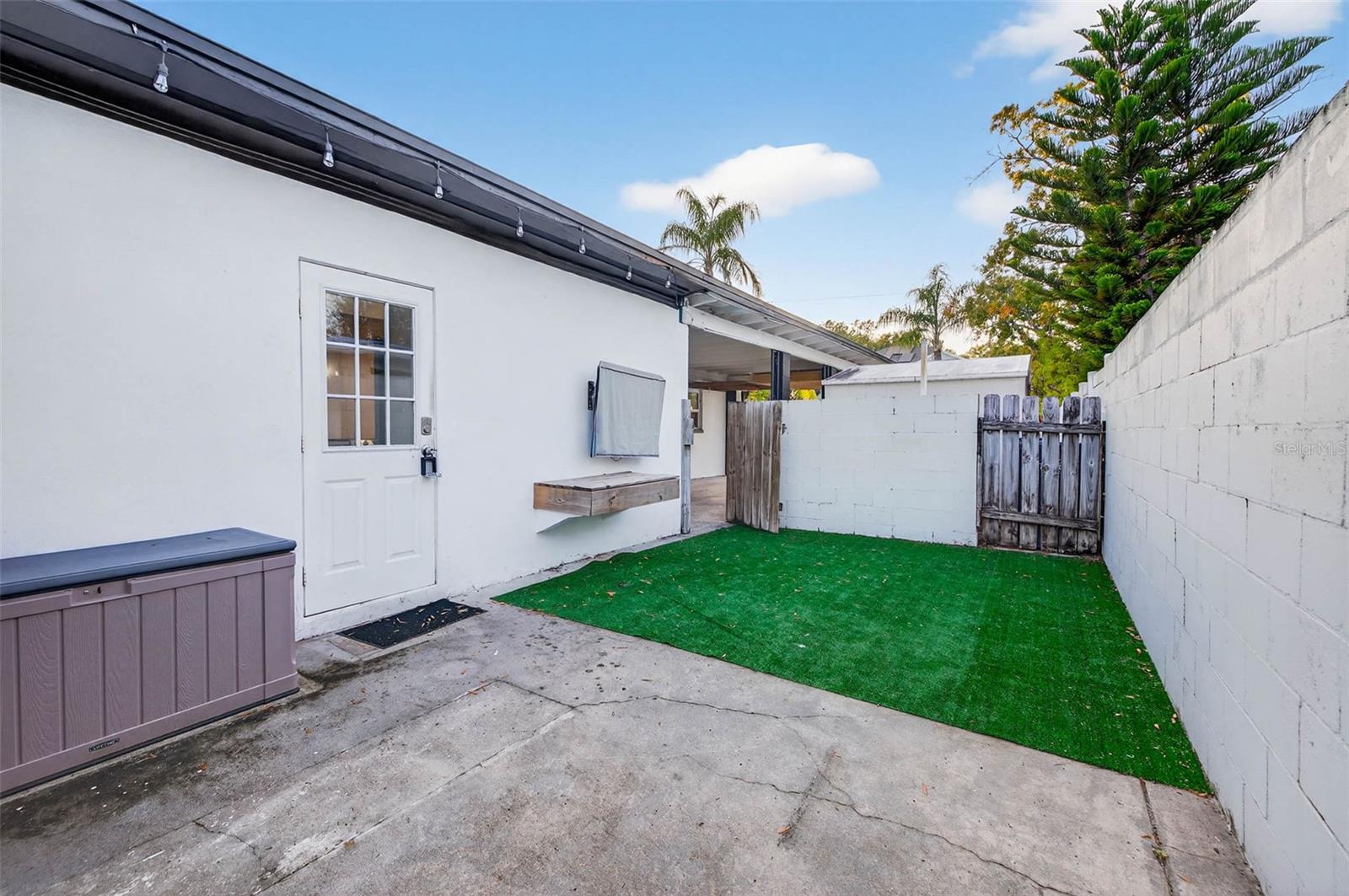 Side yard fully enclosed