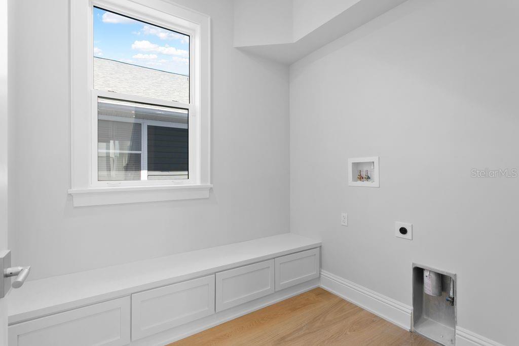 DOWNSTAIRS LAUNDRY/MUD ROOM