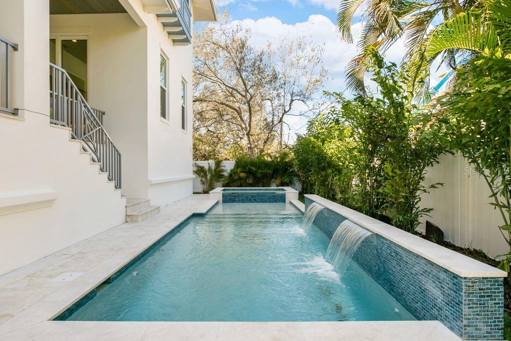 LARGE HEATED POOL FOR LAPS