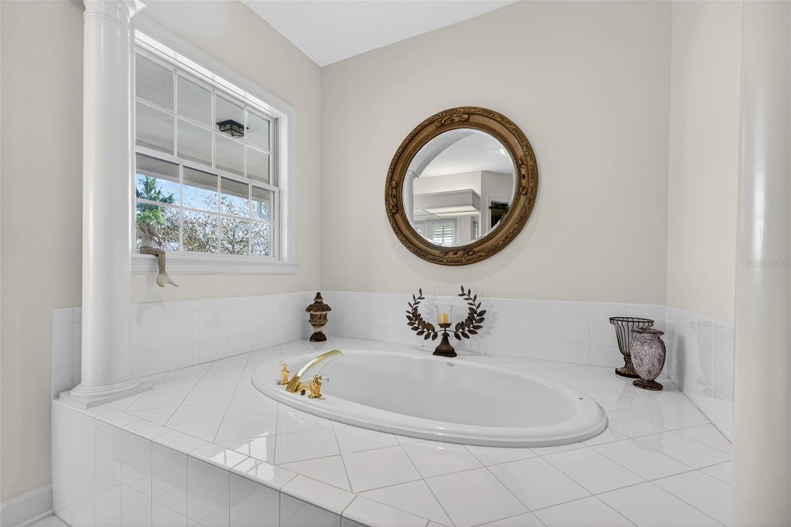 Master bath soaking tub