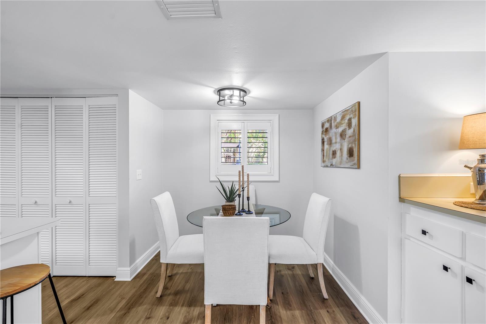 Dining/Breakfast Nook with Dry Bar for Entertainment