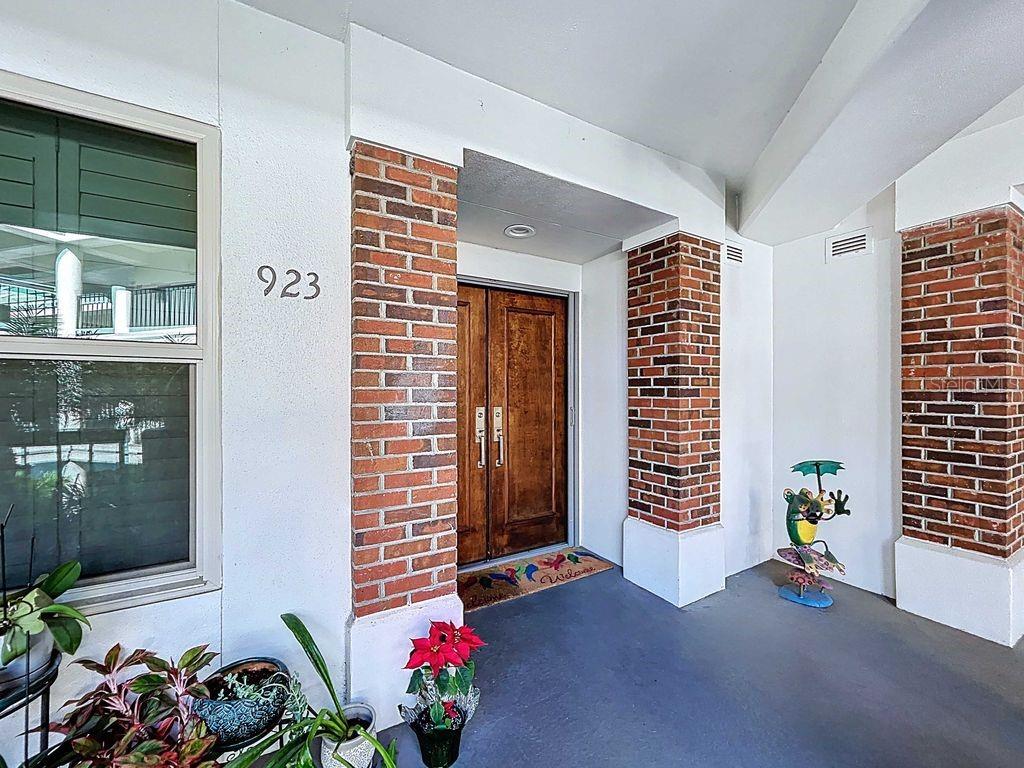 923 Seddon Cove Entry