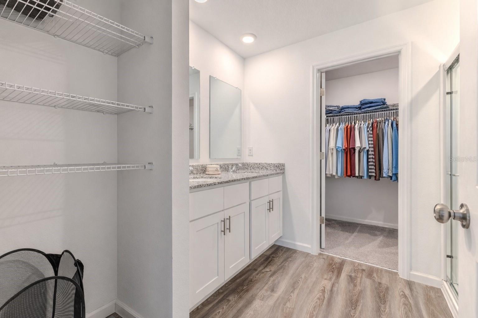 Bathroom & Closet Entrance