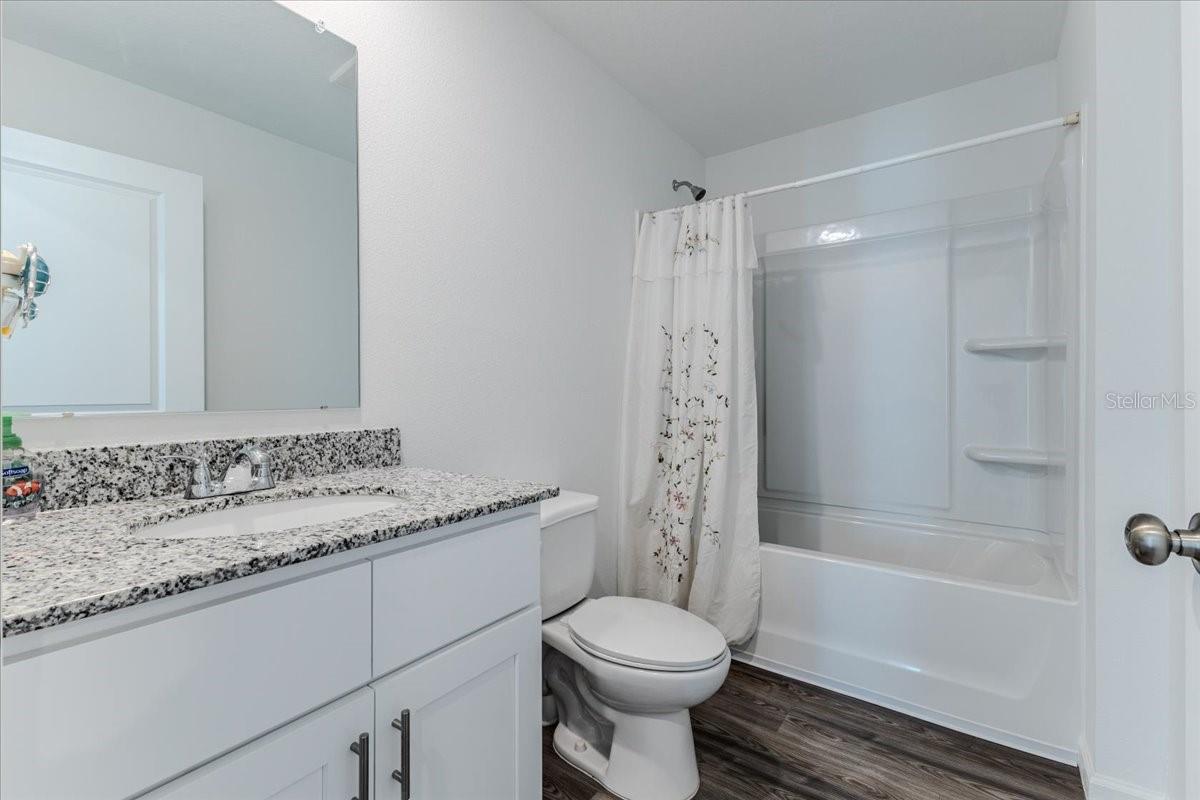Guest Bathroom with Tub/Shower Combo