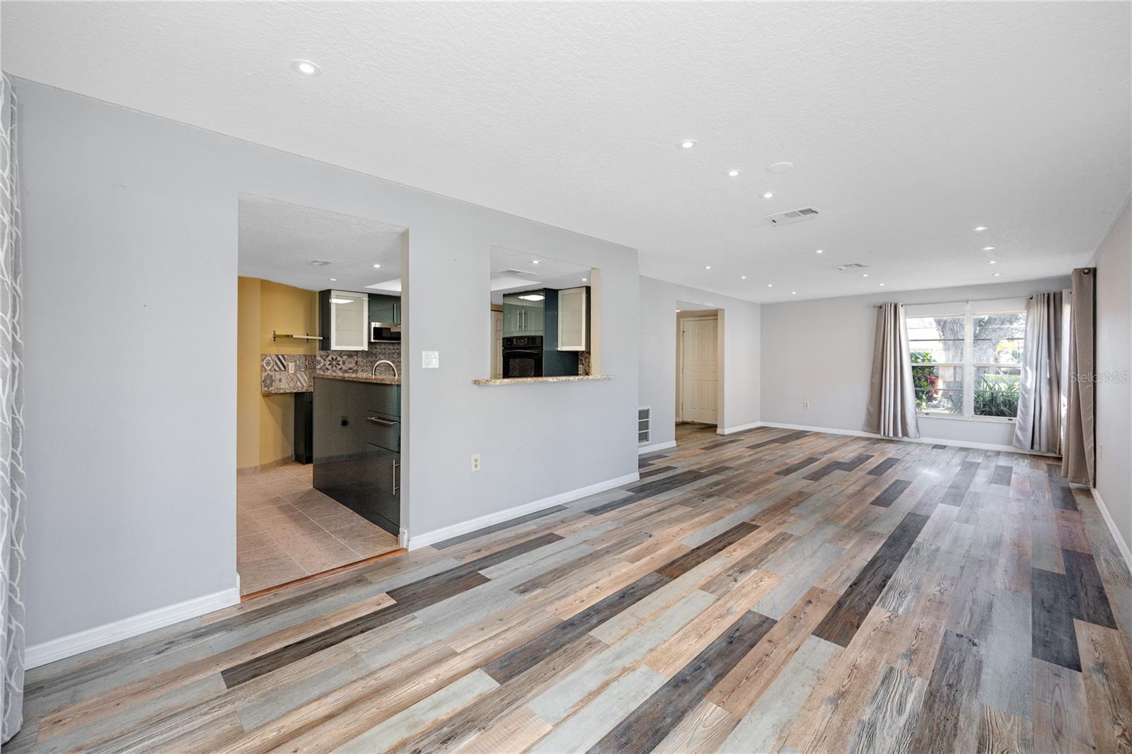 DR & LR looking into kitchen