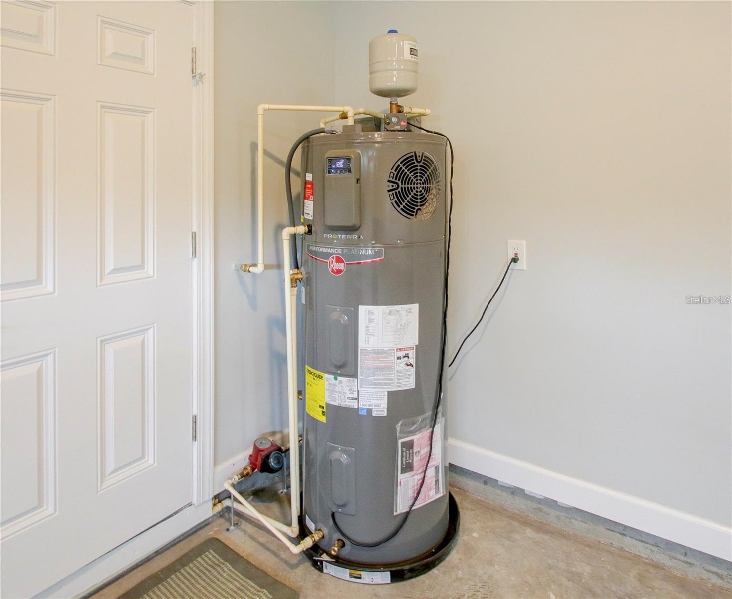 Recirculation pump for instant hot water