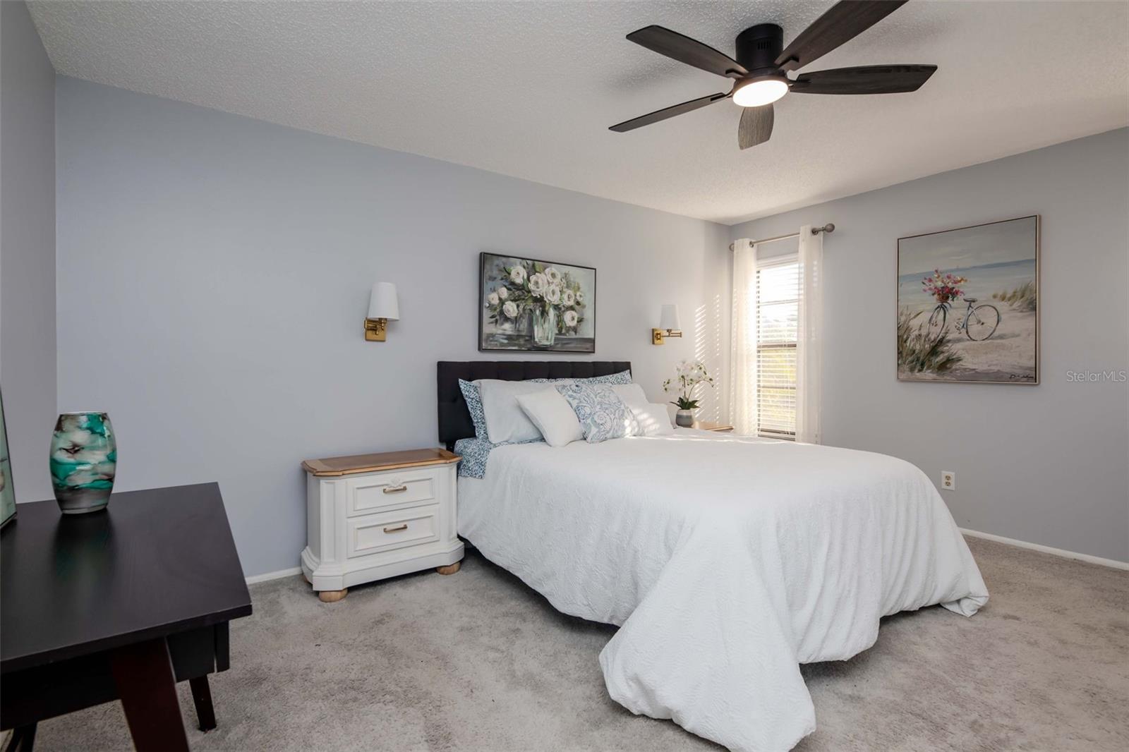 Space for king-size furniture in this room~