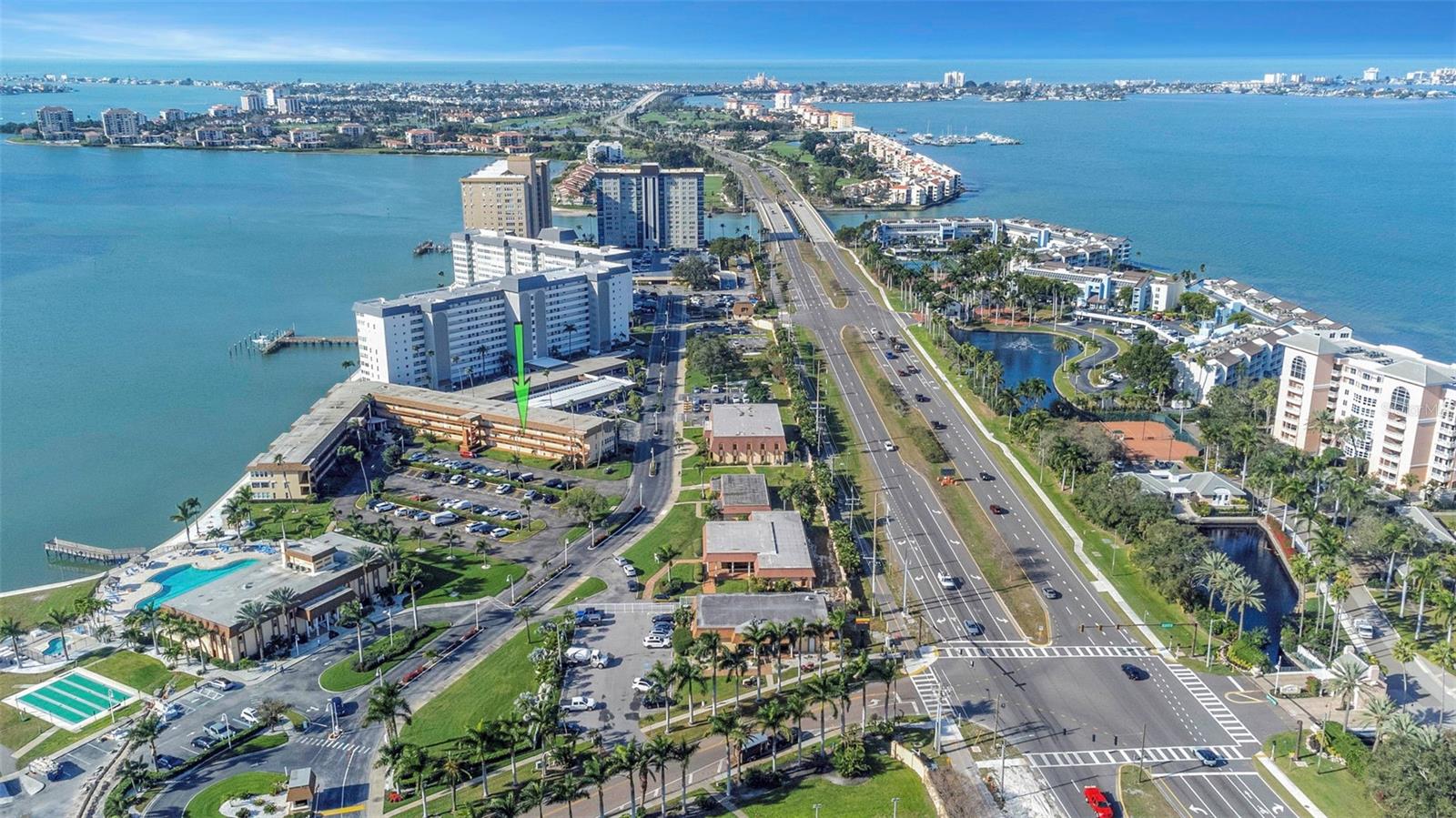 Minutes to St. Pete Beach!!